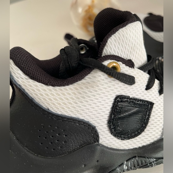 Under Armour🖤💛Boys Hightop Sneakers - Picture 4 of 4